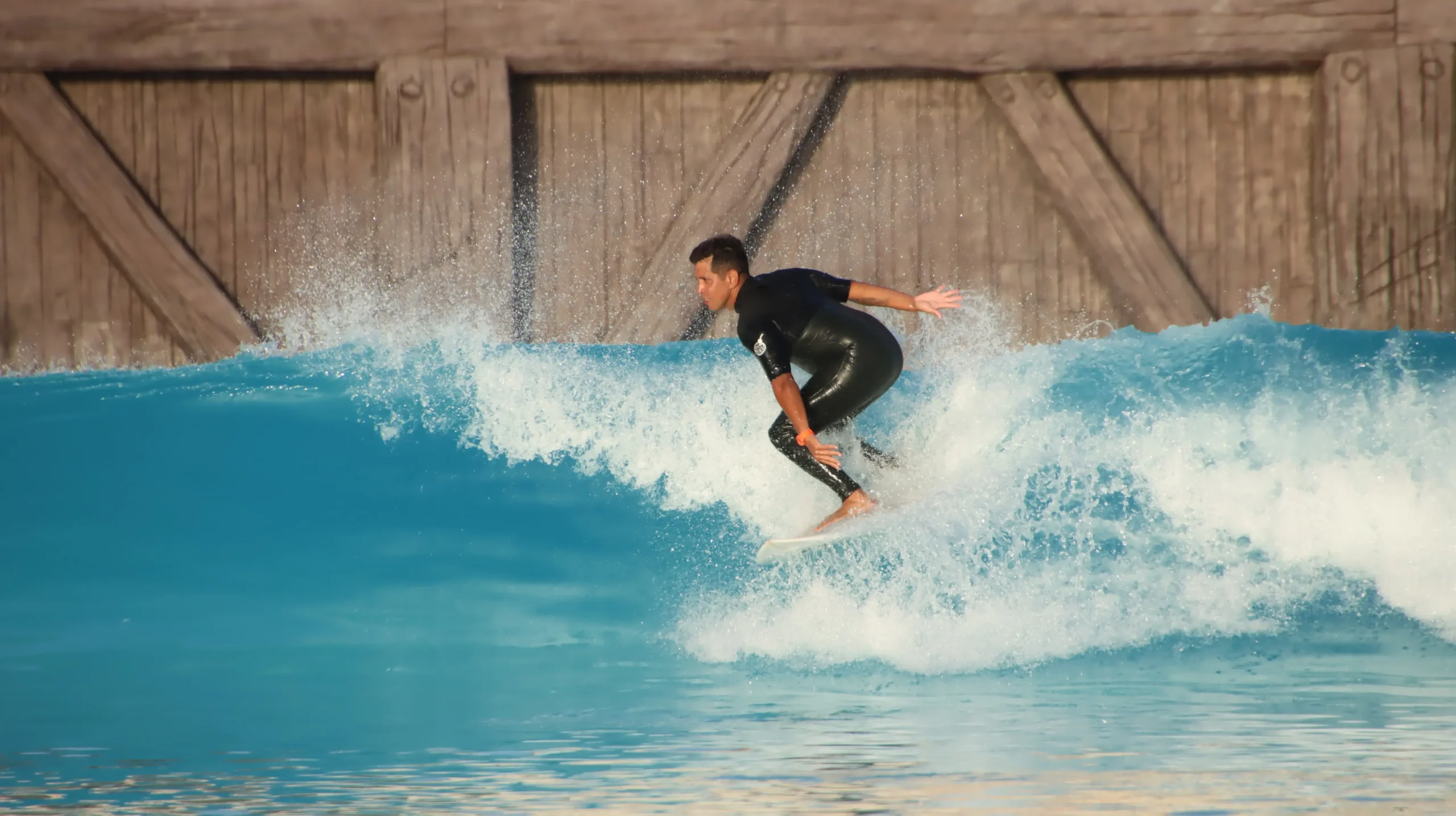 advanced surfer on a wave in Siam Park wave pool